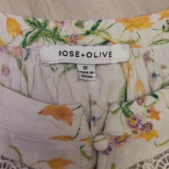 🛍Rose + Olive Floral Cinched Sleeve White Womens‎ Blouse Size 1X - Picture 2 of 8